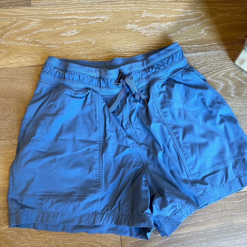 Lululemon Dance Studio High-Rise Short 3.5”, size 4